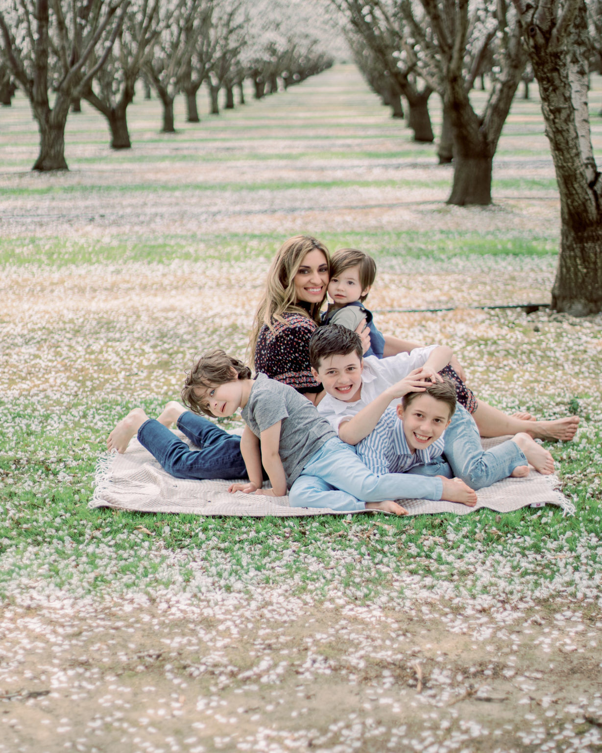 Almond Orchard Photoshoot |Sacramento Family Photographer - kelliseeley.com